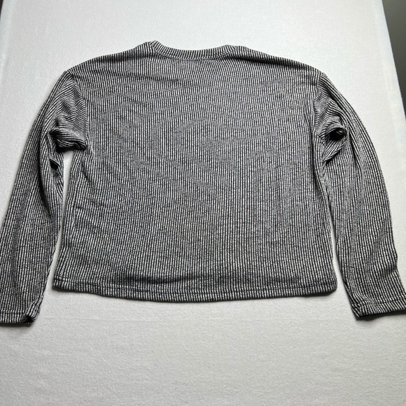 Time and‎ Tru Gray Womens Knit Sweater Top Long Sleeve Crop Size Medium - Picture 9 of 9